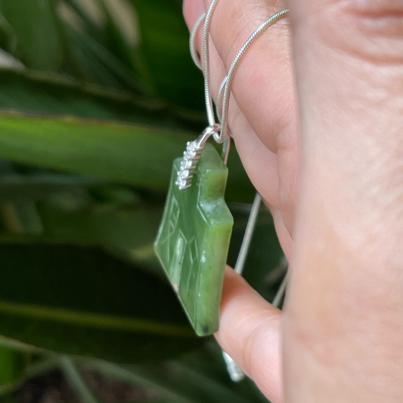 Large hand carved natural nephrite jade cz solid sterling silver pendant & chain - Picture 5 of 9